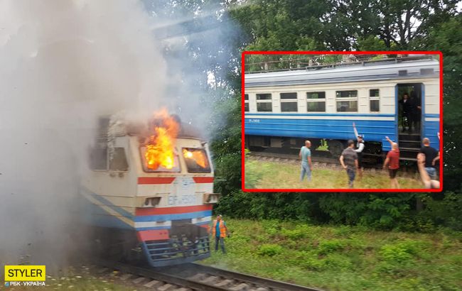 Под Винницей загорелась электричка с пассажирами: пожарным не хватило воды (фото)