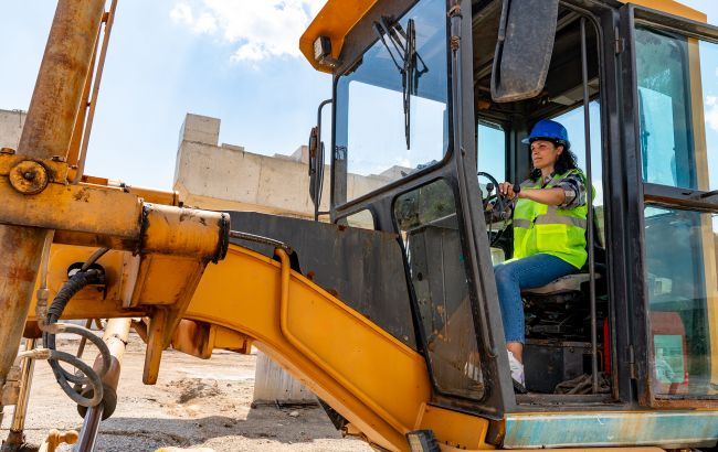 Українки можуть безкоштовно змінити професію та отримати роботу: які умови