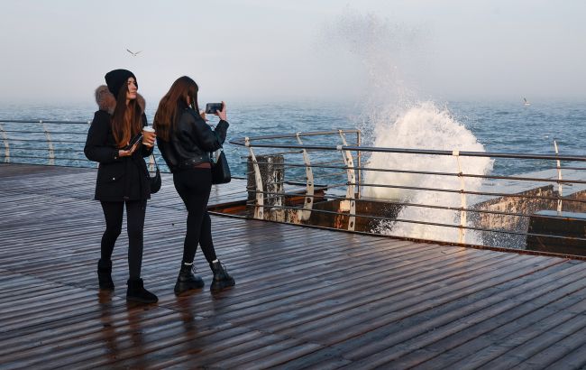 Без осадков, но с сюрпризами: какую погоду принесет завтра в Украину антициклон Heiko