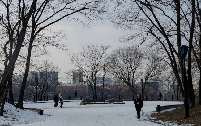 Потепління з нюансами: яка погода буде в Україні завтра й коли знову вдарять морози