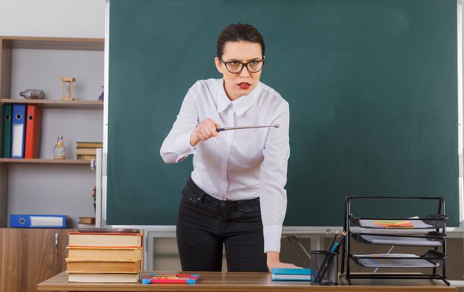 Юристы объяснили, вправе ли учитель выгнать ученика с урока, и как реагировать родителям
