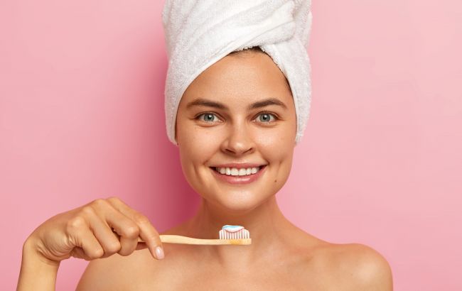 Голливудская улыбка, как у звезд: какие домашние средства помогут отбелить зубы