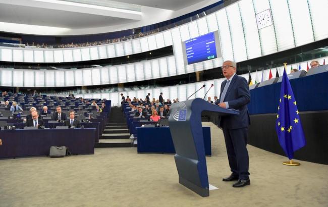 Єврокомісія повідомила, коли ЄС скасує перехід на літній і зимовий час