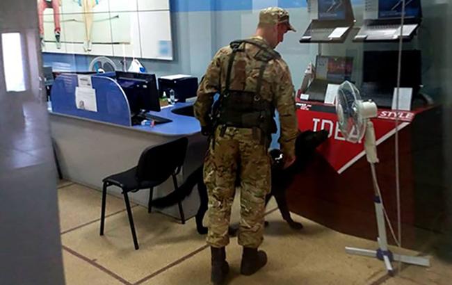 В Харькове "заминировали" бизнес-центр и магазин