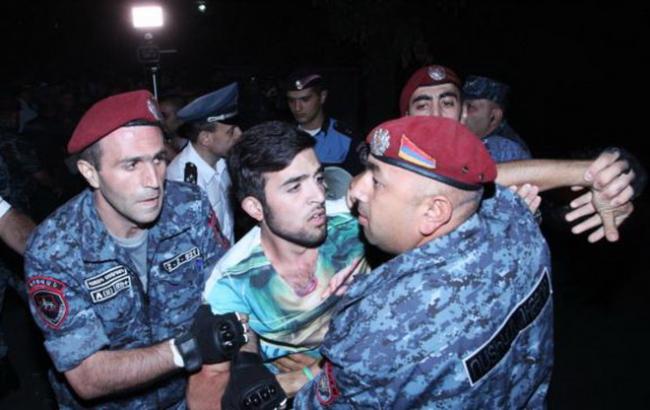 Протесты в Ереване: полиция отпустила задержанных демонстрантов