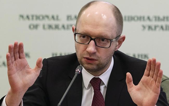 Яценюк считает Россию слабой