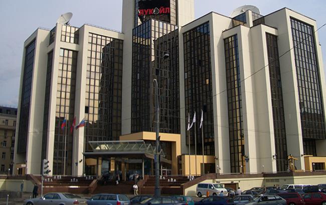 "Лукойл" заложил в бюджет на 2015 г. цену на нефть в 70-80 долл./барр