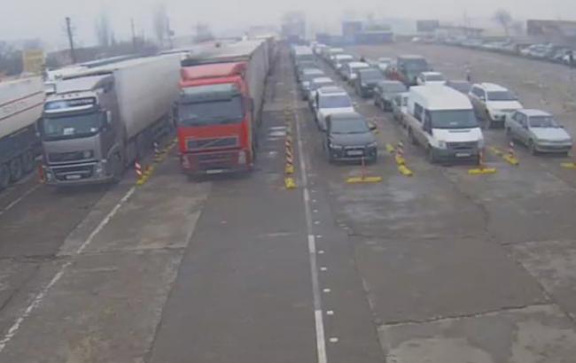 На Керченській переправі посилюється туман, але робота триває