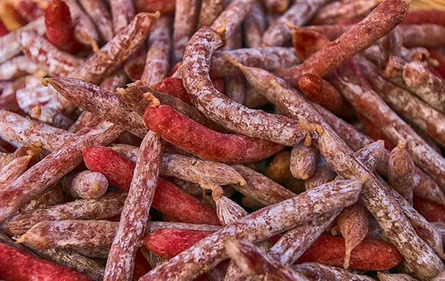 Ковбаса, сосиски і сардельки: як визначити якість продуктів в магазині