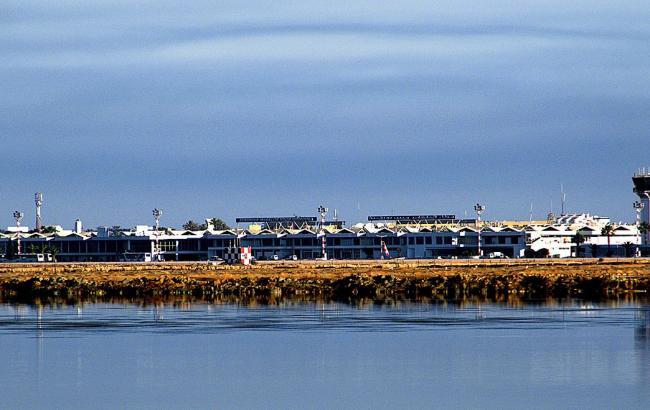 Украинцы вторые сутки не могут вылететь из Туниса