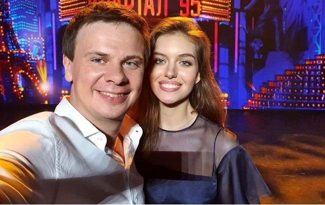 "Невероятно соскучилась": молодая жена Комарова съездила к нему в экспедицию