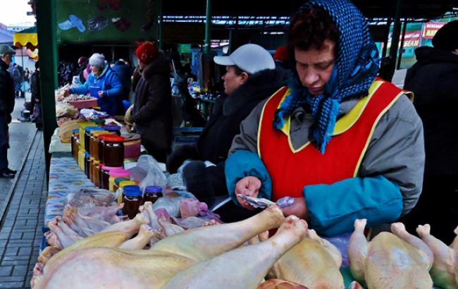 Порошенко разрешил продавать на рынках мясо и молоко домашнего производства в 2015 г