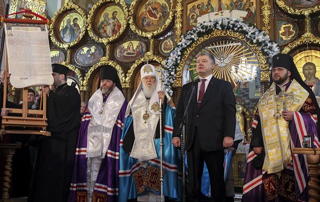 Порошенко: процесс присоединения приходов к ПЦУ продолжится