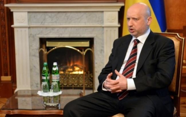 В зоне АТО на Донбассе в сутки происходит от 8 до 20 обстрелов со стороны боевиков, - Турчинов