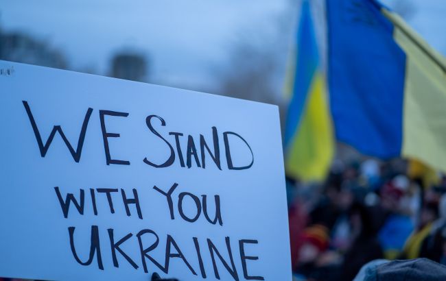 Пошук житла та контроль. Що чекає на українських біженців за кордоном у 2023 році