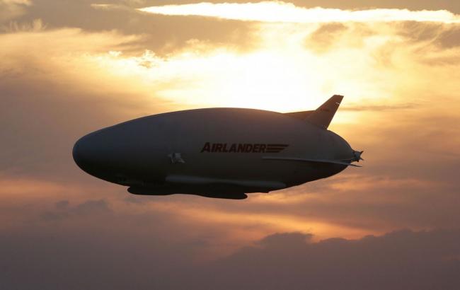 Найбільше повітряне судно в світі здійснило перший політ