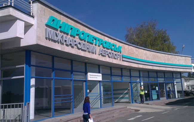 В Днепре совершил аварийную посадку пассажирский самолет