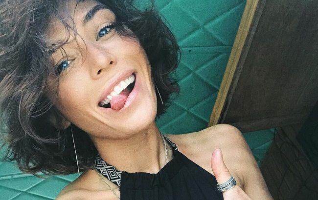 Найкрасивіші ніжки: зірка "Орла и Решки" захопила романтичним образом