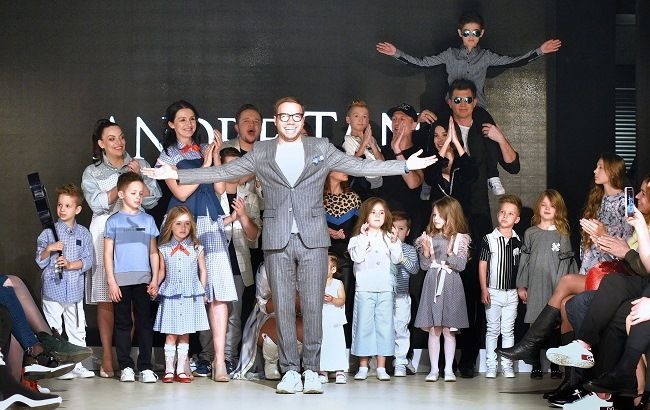 Андрей Джеджула, Артем Гагарин, Гайтана и другие: Андре Тан вывел на подиум звезд с их детьми