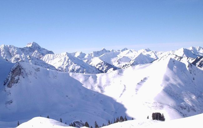 В австрийских Альпах 3 человека сорвались со спасательного вертолета