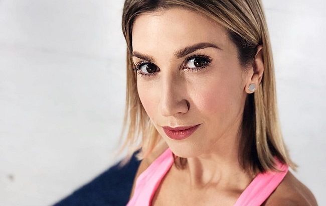 Аніта Луценко показала ефективну вправу для струнких ніжок і пружних сідниць (відео)