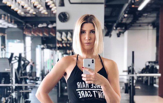 Анита Луценко показала эффективное упражнение для гибкости и от сутулости (фото)