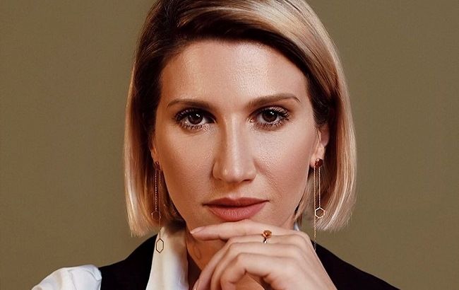 Просто и энергоемко: Анита Луценко показала упражнение для покатых плечей и ровной спинки (видео)