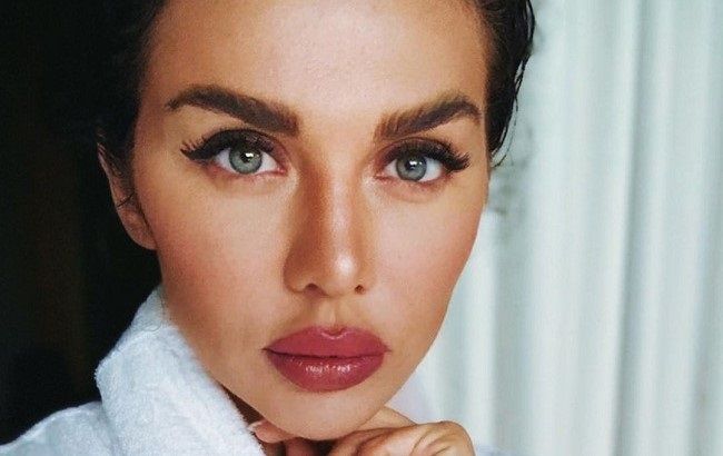 Как выглядеть свежей после перелета: секреты Анны Седоковой