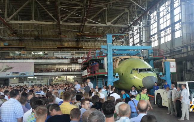 Кабмин передал ГП "Антонов" в состав "Укроборонпрома"