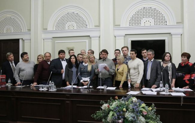 "Батькивщина" и вкладчики банков объявили ультиматум властям