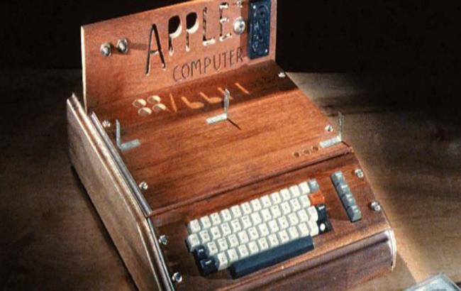 Первый компьютер Apple продан на аукционе за 800 тыс. долларов