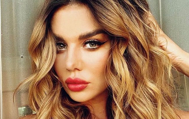 Прическа на Новый год: Анна Седокова рассказала, как сделать голливудские локоны