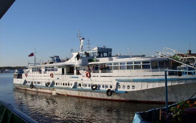 В Якутії теплохід сів на мілину