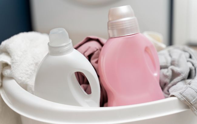 Як зробити простий кондиціонер для прання вдома: одяг буде м'яким та приємно пахнути