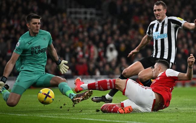 АПЛ: "Арсенал" Зінченка не переграв "Ньюкасл", Де Дзербі знищив "Евертон" із Миколенком