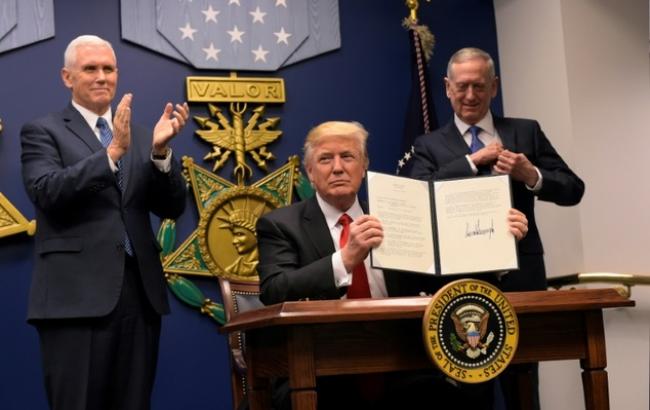 Граждан Ирака и Йемена не пустили в США из-за указа Трампа по беженцам