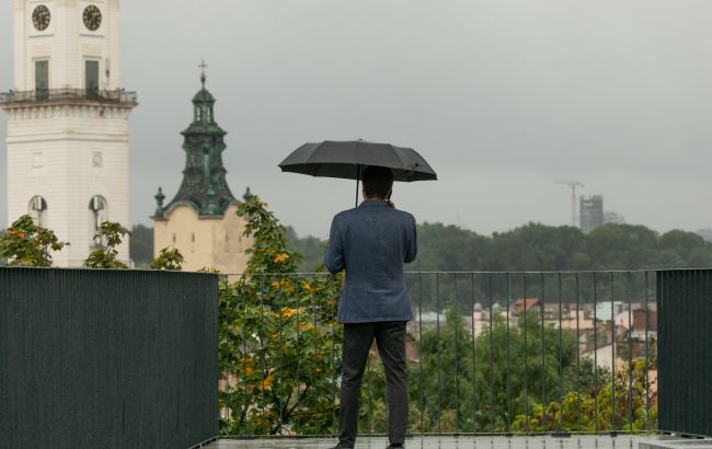 Эвакуация и замороженные счета. Что происходит с турфирмами в Украине после начала войны