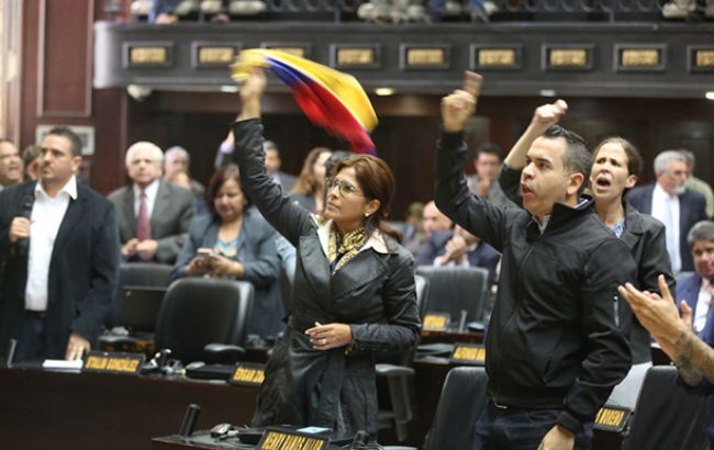 У Венесуелі чергові переговори уряду та опозиції завершилися безрезультатно