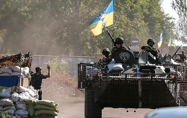 Вследствие обстрелов боевиков на Донбассе ранены 2 украинских военных