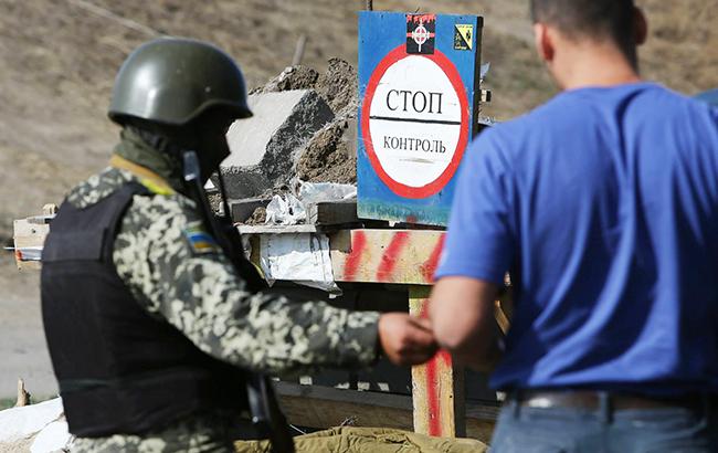 Полиция выстрелами остановила автомобиль, который пытался прорваться в зону ООС