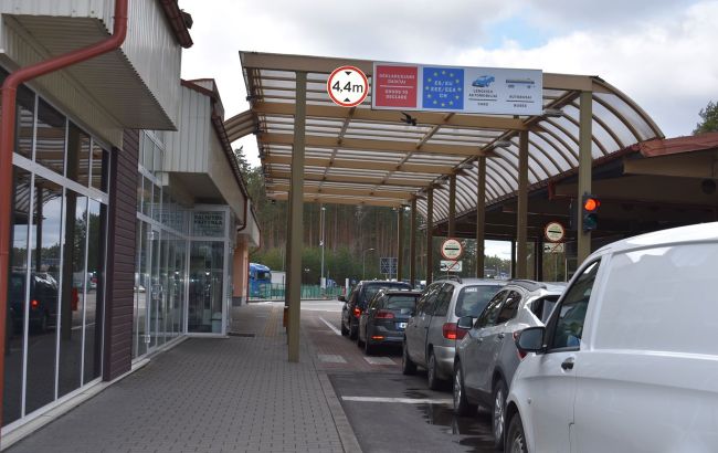 В Литві розповіли, коли почнуть конфіскацію авто із російськими номерами