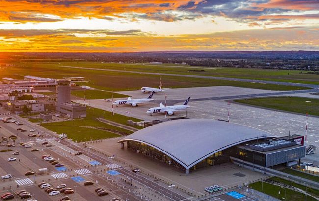 Ближче до України. З польського аеропорту відкрили прямий рейс до США