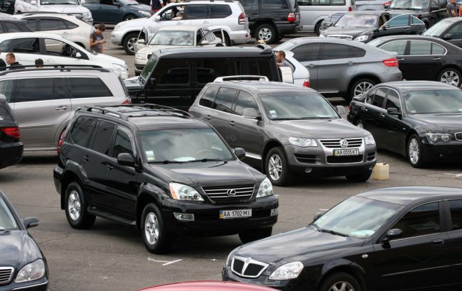 Кількість проданих легкових автомобілів в Україні за місяць зросла майже на 55%