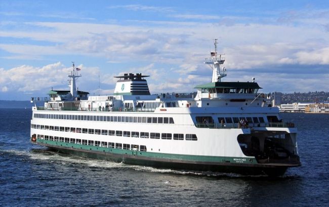 Біля берегів Ємену пропав пором з 55 людьми на борту