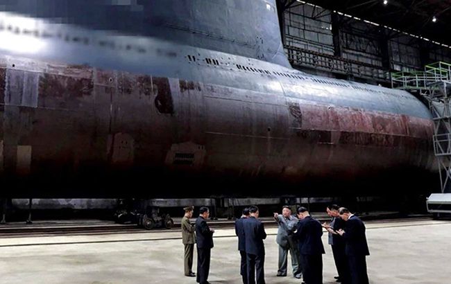 КНДР готовит спуск подводной лодки с баллистическими ракетами, - NHK
