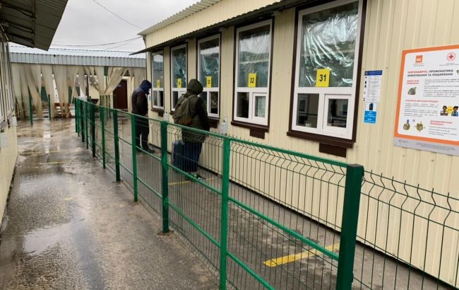 Боевики продолжают блокировать дороги возле КПВВ