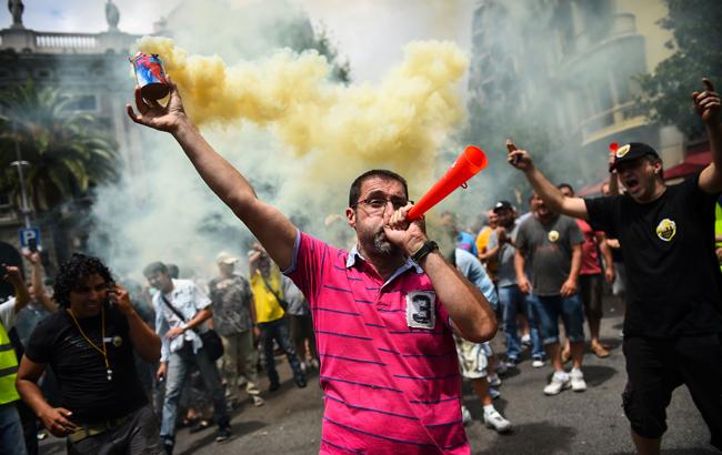 В Барселоне произошли столкновения между полицией и протестующими