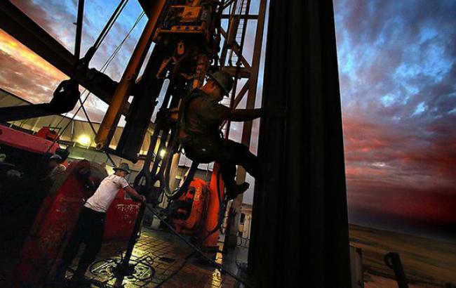 Ціна нафти Brent тримається на рівні вище 48 дол. за барель