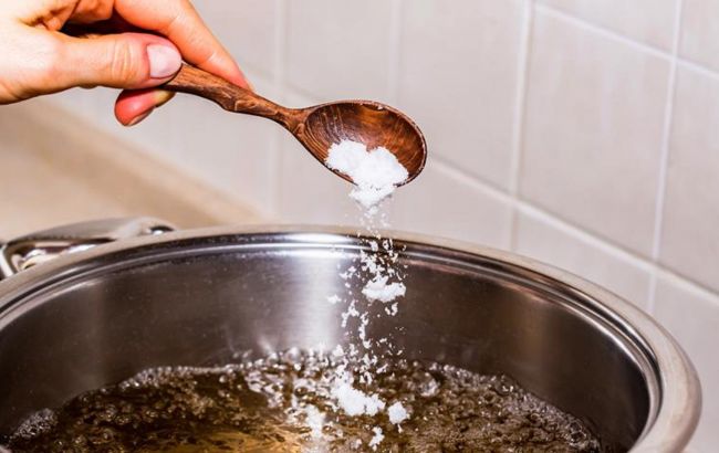 Не спешите выбрасывать! Как быстро спасти пересоленное блюдо