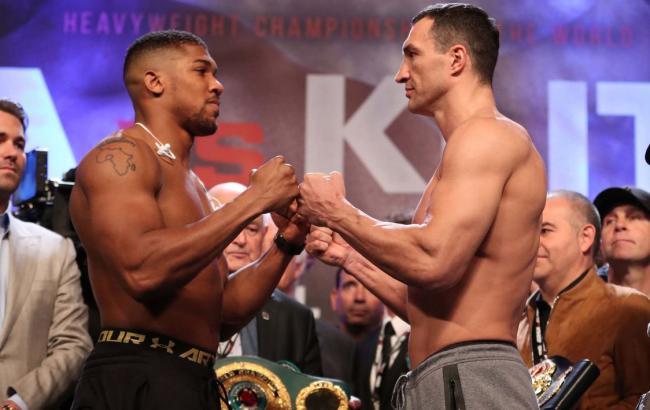 Бой Кличко - Джошуа стал лучшим поединком 2017 года по версии The Ring